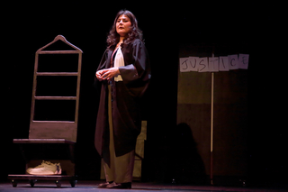 Spectacle 'La Lionne', autoportrait de Gisèle Halima par la Compagnie vauclusienne de théâtre 'La Naïve' - Agrandir l'image (fenêtre modale)